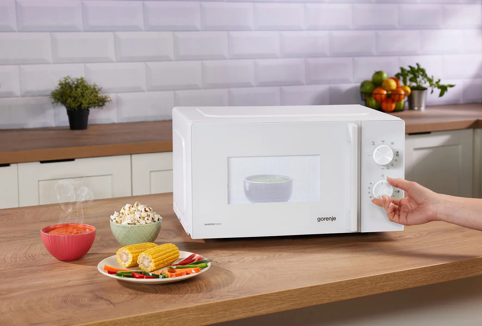 kuchenka mikrofalowa gorenje mo20e1w5 4