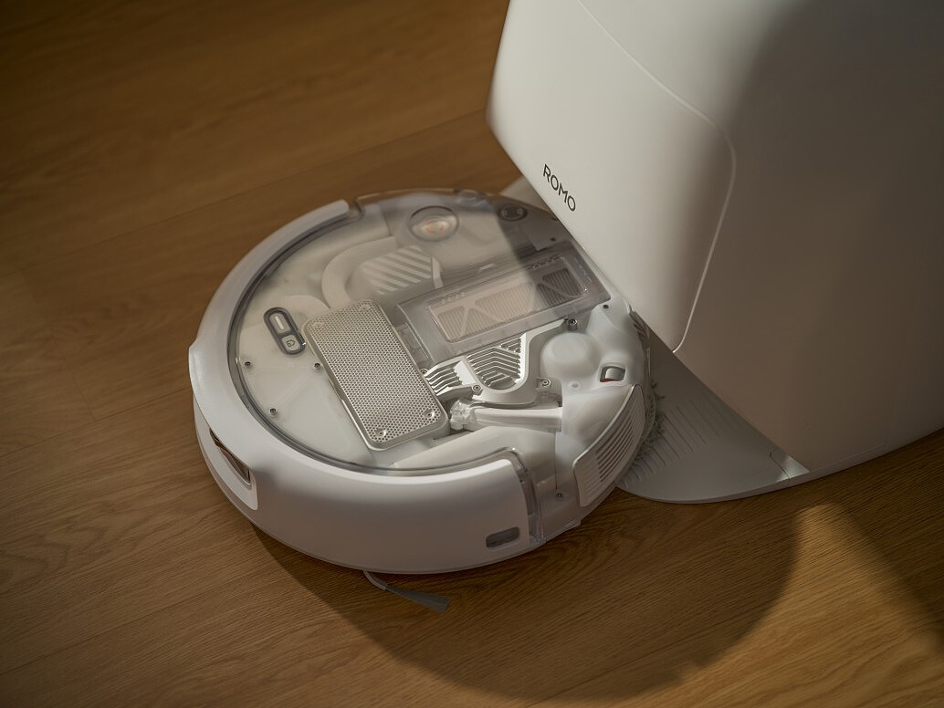 robot sprzatajacy dji romo a2 przezroczysty