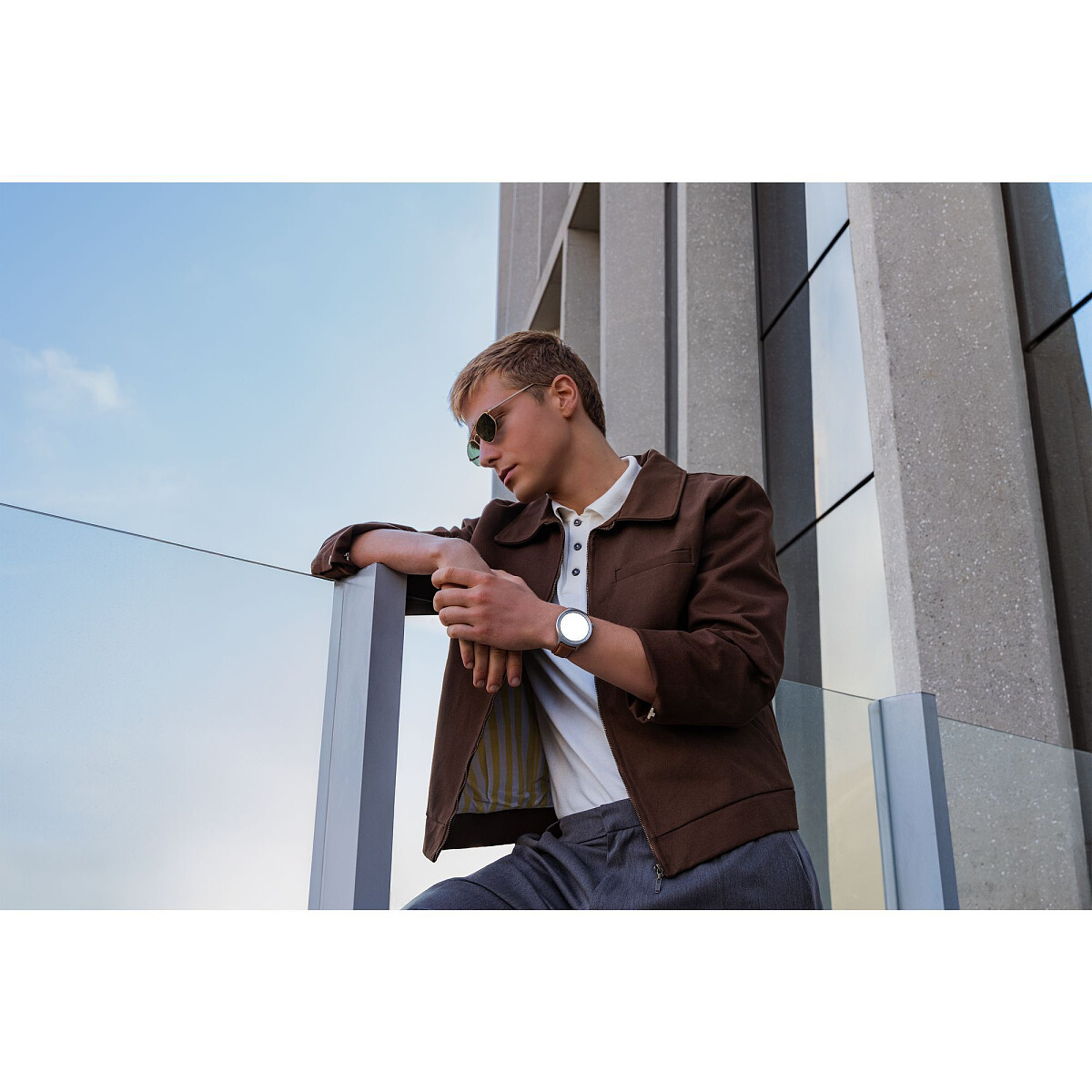 smartwatch-motorola-moto-watch-lifestyle%20%281%29.jpg