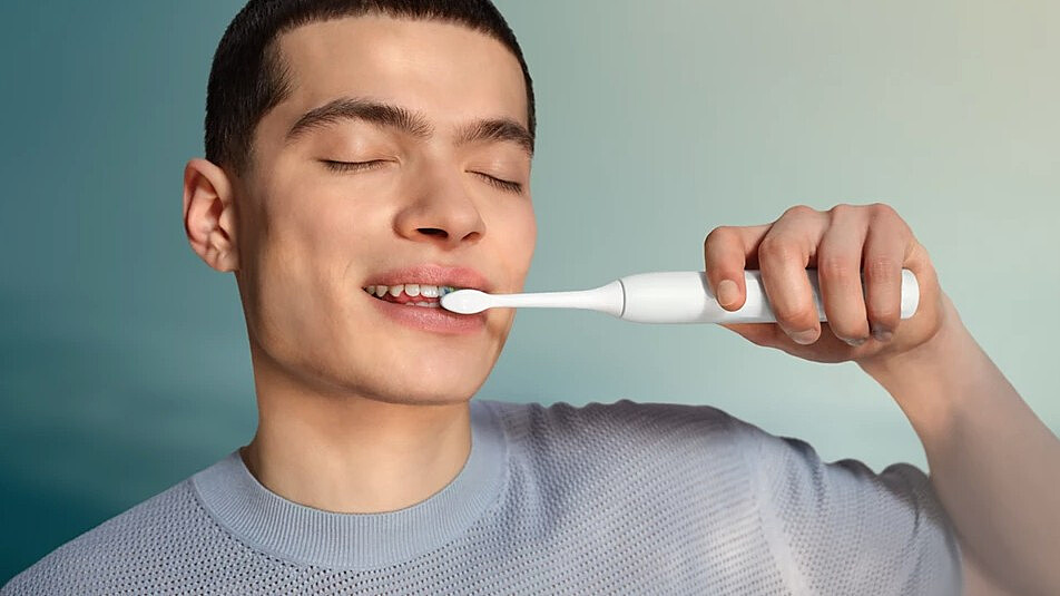 szczoteczka-soniczna-philips-sonicare-2100-hx4022-0-uzytkwoanie-3.jpg