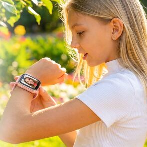 smartwatch-kiano-alpha-kid-4g-pink-w-uzyciu%20%282%29.jpg