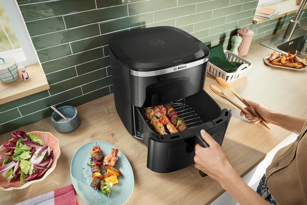 frytkownica-beztluszczowa-bosch-serie-6-air-fryer-maf671b1-szaszlyki.jpg