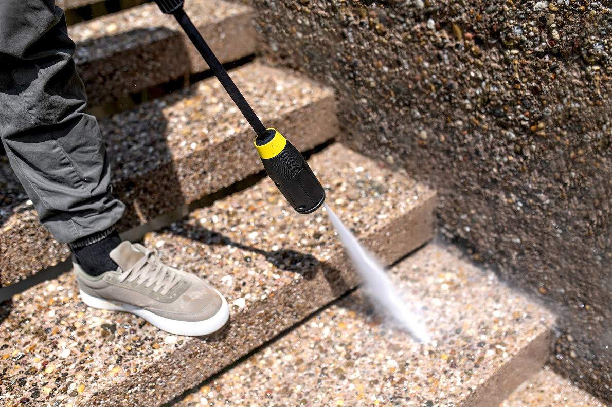 myjka-cisnieniowa-karcher-k-4-comfort-premium-1.324-750.0-kamien.jpg
