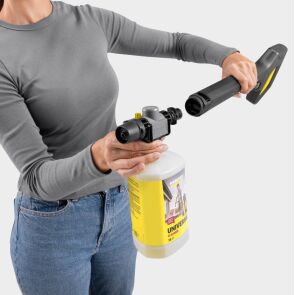 myjka-cisnieniowa-karcher-k-4-comfort-premium-1.324-750.0-srodek-czyszczacy.jpg
