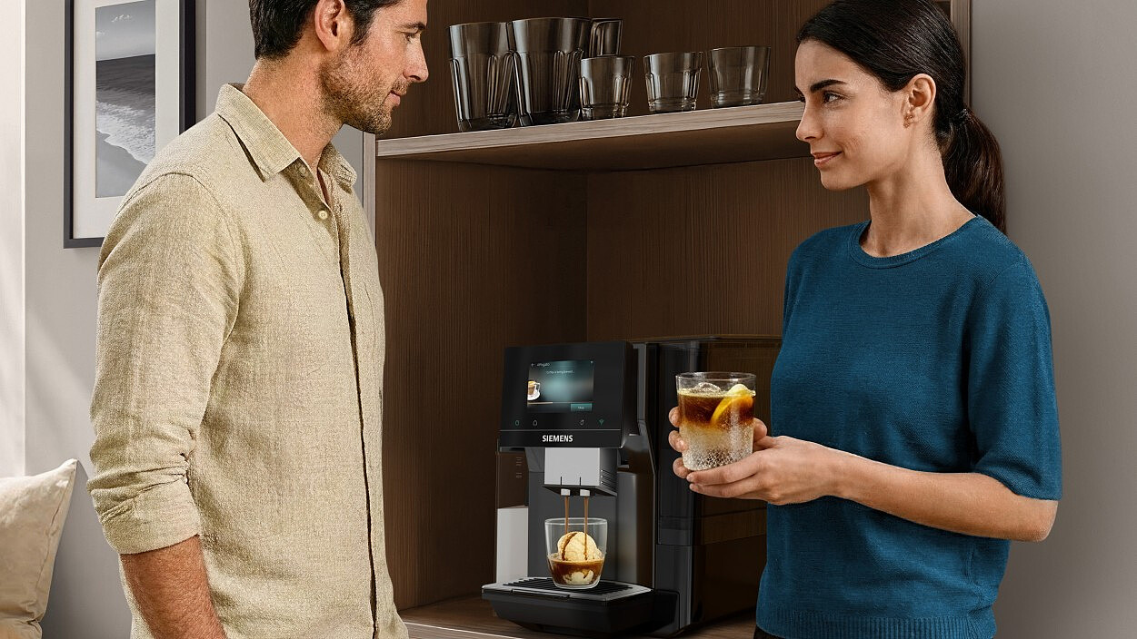 ekspres-cisnieniowy-siemens-eq700-iaroma-tq725e03-cold-brew.jpg