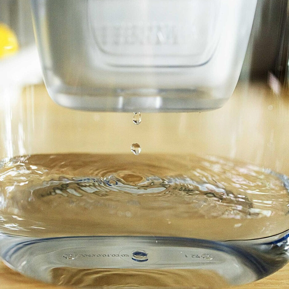 dzbanek-filtrujacy-brita-style-essential-bialy---2-wklady-maxtra-pro-pure-performance-woda.jpg