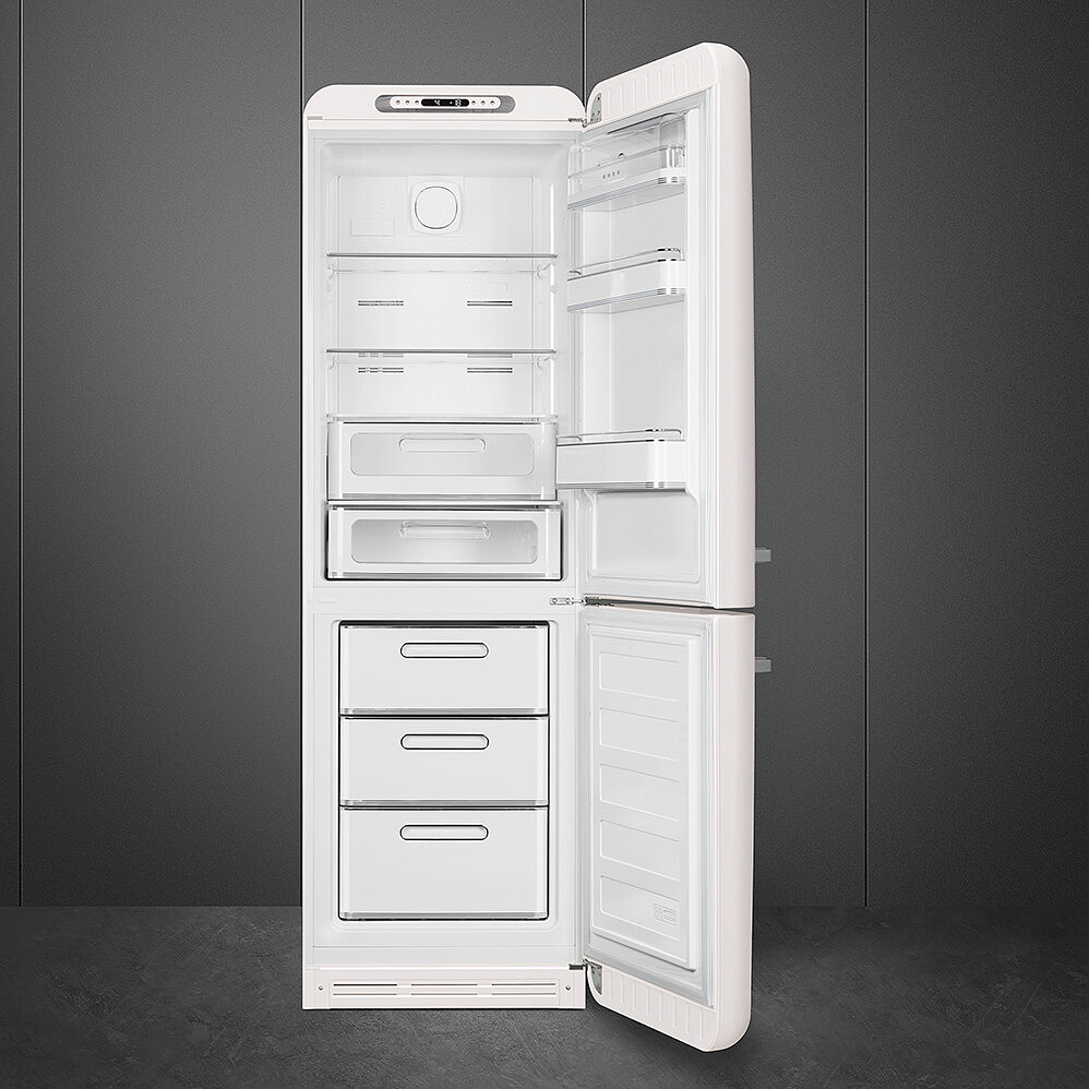 lodowka-smeg-50s-style-fab32rwh6-otwarta-pusta.jpg