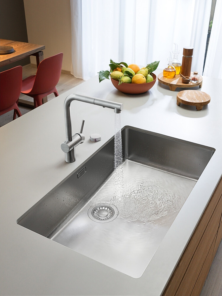 bateria-franke-atlas-neo-pull-out-slim-spray-stal-szlachetna-aranzacja-6.jpg