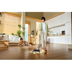 odkurzacz-pionowy-myjacy-tineco-floor-one-i7-fold-premium-rozsypane-jedzenie.jpg
