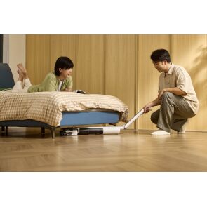odkurzacz-pionowy-myjacy-tineco-floor-one-i7-fold-premium-pod-lozkiem.jpg
