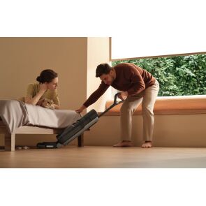 odkurzacz-pionowy-mopujacy-dreame-h15-pro-foam-wash-pod-meblami.jpg