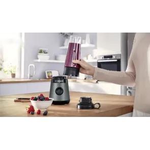 blender-kielichowy-bosch-vitapower-seria-2-mmb2111s-w-dloni.jpg