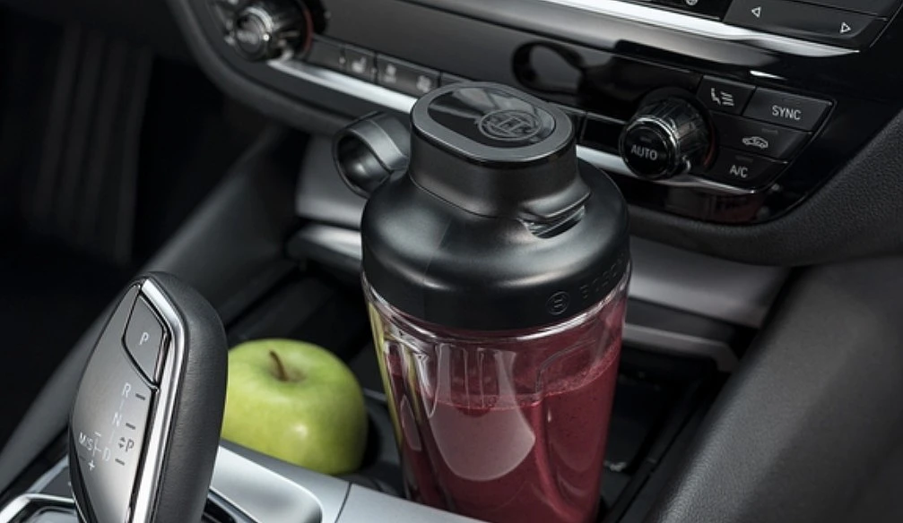 blender-kielichowy-bosch-vitapower-seria-2-mmb2111s-w-samochodzie.jpg