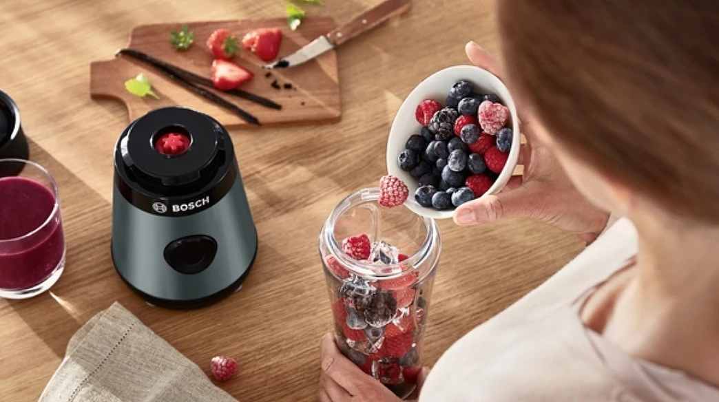 blender-kielichowy-bosch-vitapower-seria-2-mmb2111s-owoce.jpg
