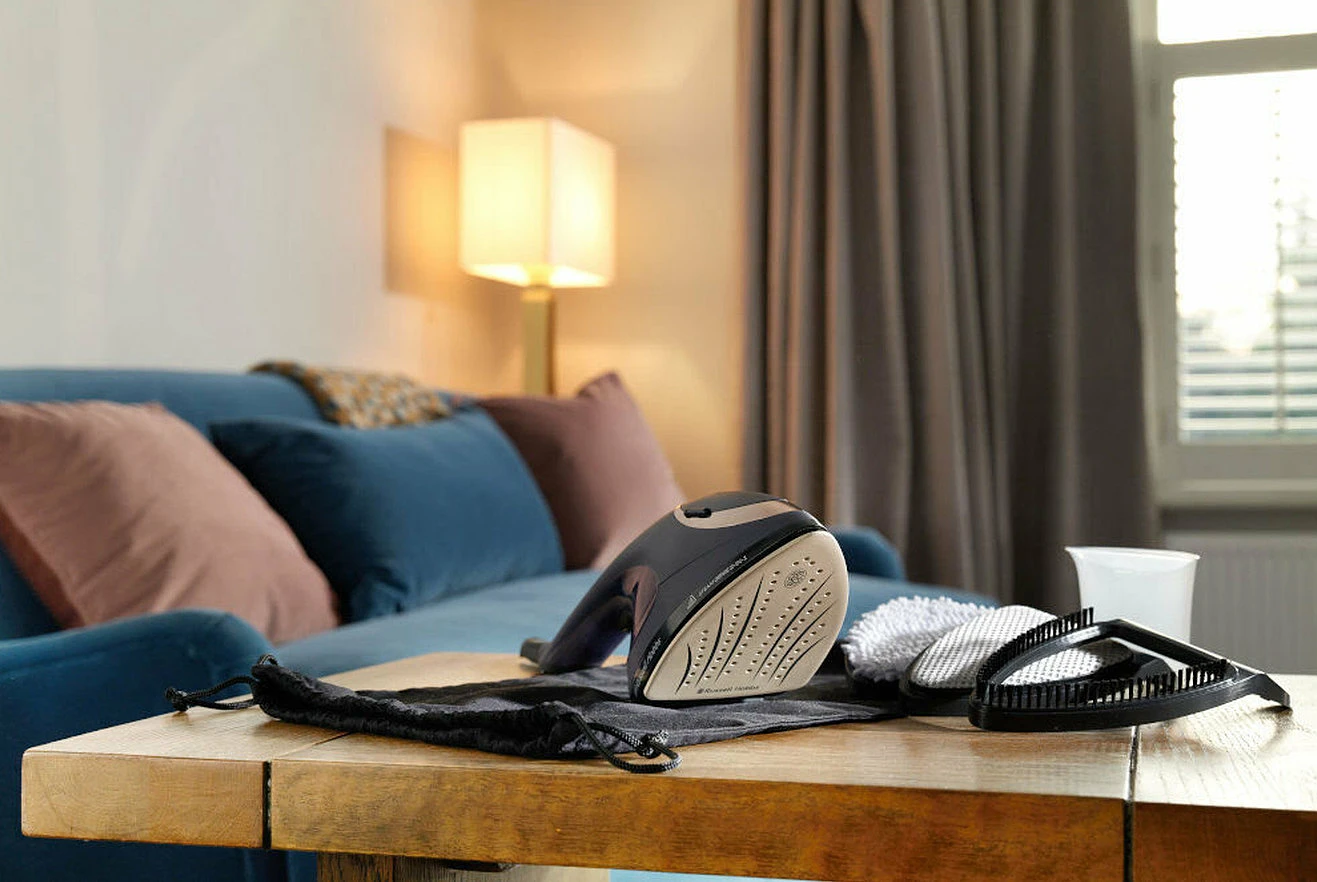 parownica-do-ubran-russell-hobbs-steam-genie-2w1-28370-56-6.jpg