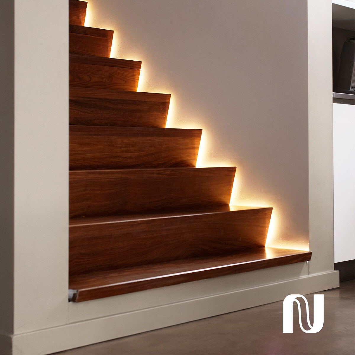 tasma-led-philips-hue-baza-wc-ambiance-plus-v4-2-metry-1-opis-2.jpg