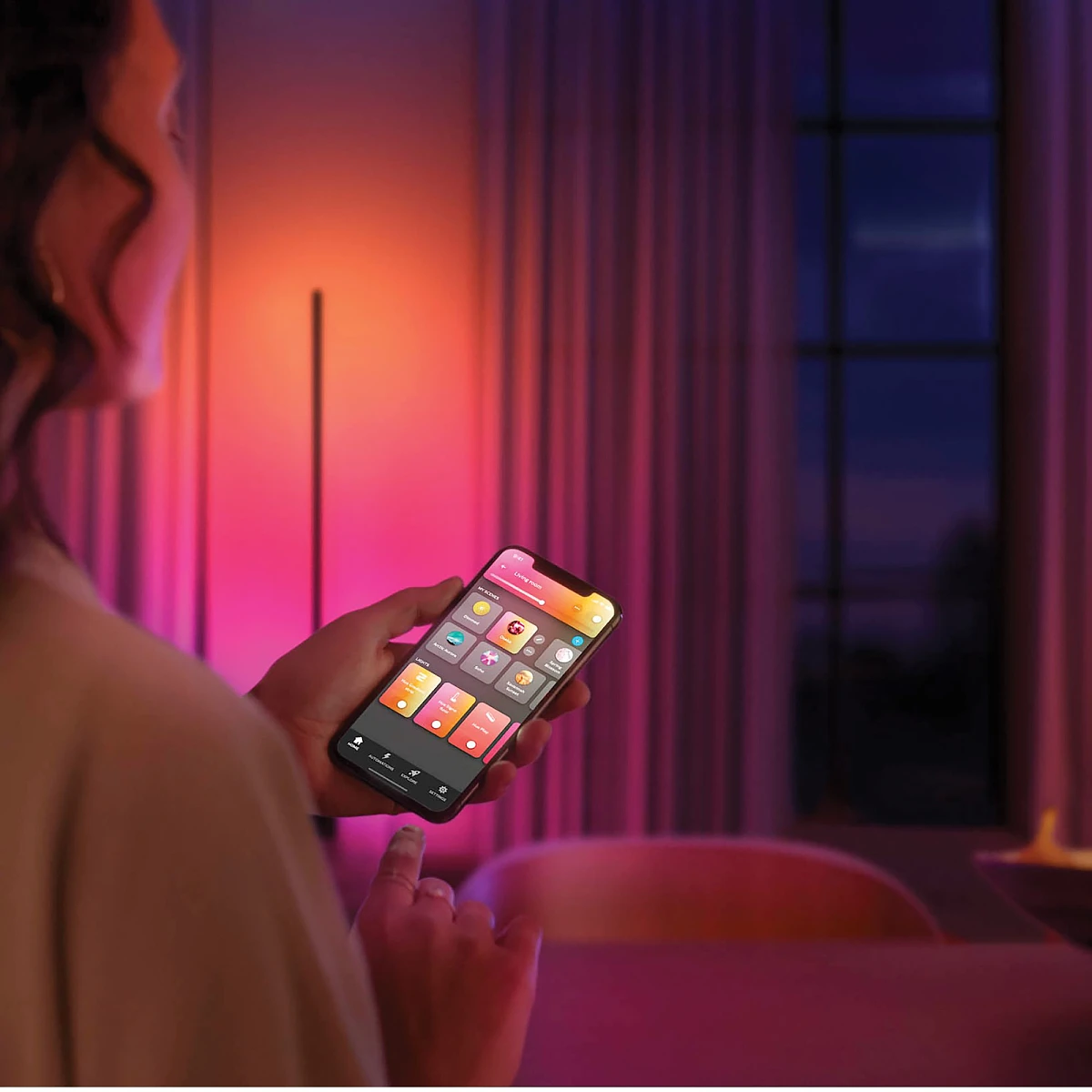 lampa-stolowa-philips-hue-signe-gradient-w%26c-czarna-915005987001-opis-3.jpg