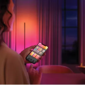 lampa-stolowa-philips-hue-signe-gradient-w%26c-czarna-915005987001-opis-3.jpg