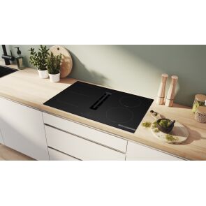 plyta-indukcyjna-zintegrowana-z-okapem-bosch-serie-4-pvs81ab16e-aranzacja.jpg