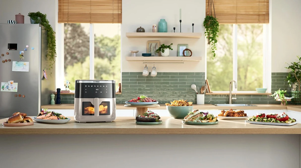 airfryer-frytkownica-beztluszczowa-bosch-serie-6-maf671c0-na-blacie.jpg