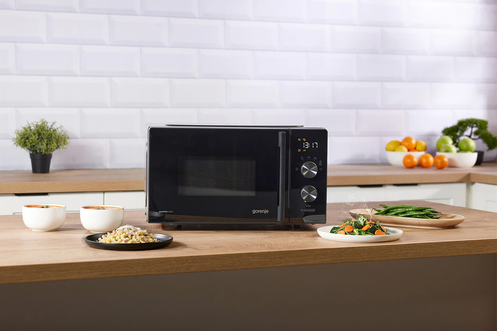 kuchenka-mikrofalowa-gorenje-mo20ae1b5-1.jpg
